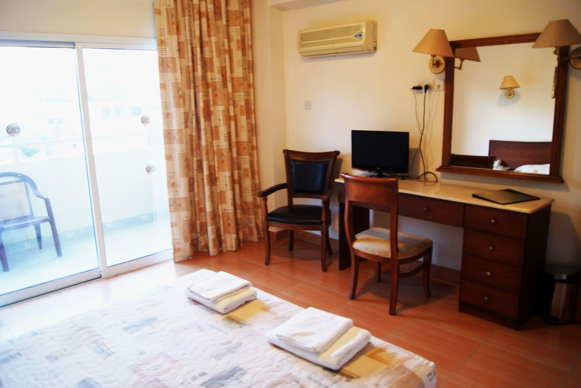 M. Moniatis Hotel ลิมาซอล ภายนอก รูปภาพ