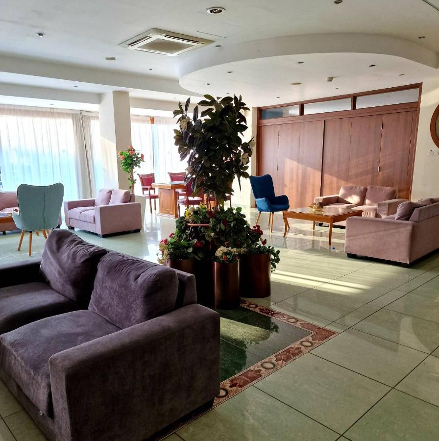 M. Moniatis Hotel ลิมาซอล ภายนอก รูปภาพ