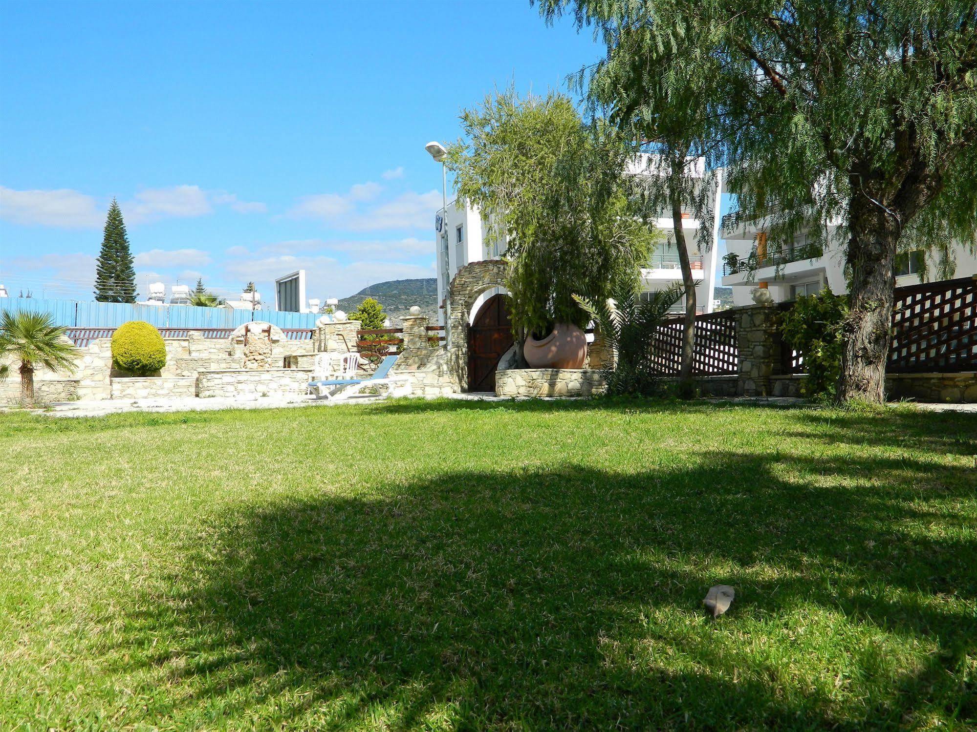 M. Moniatis Hotel ลิมาซอล ภายนอก รูปภาพ