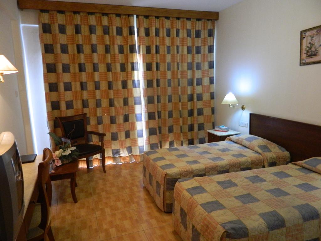 M. Moniatis Hotel ลิมาซอล ภายนอก รูปภาพ