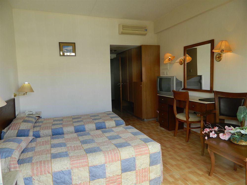 M. Moniatis Hotel ลิมาซอล ภายนอก รูปภาพ